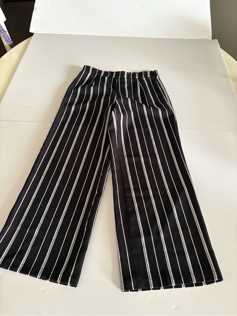 Ivy & Main Black White Stripe Wide-Leg Cropped Trousers, 23.5 Inseem
